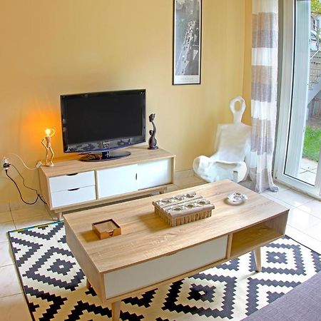 Stylish City Center Garden Apartment Атина Екстериор снимка