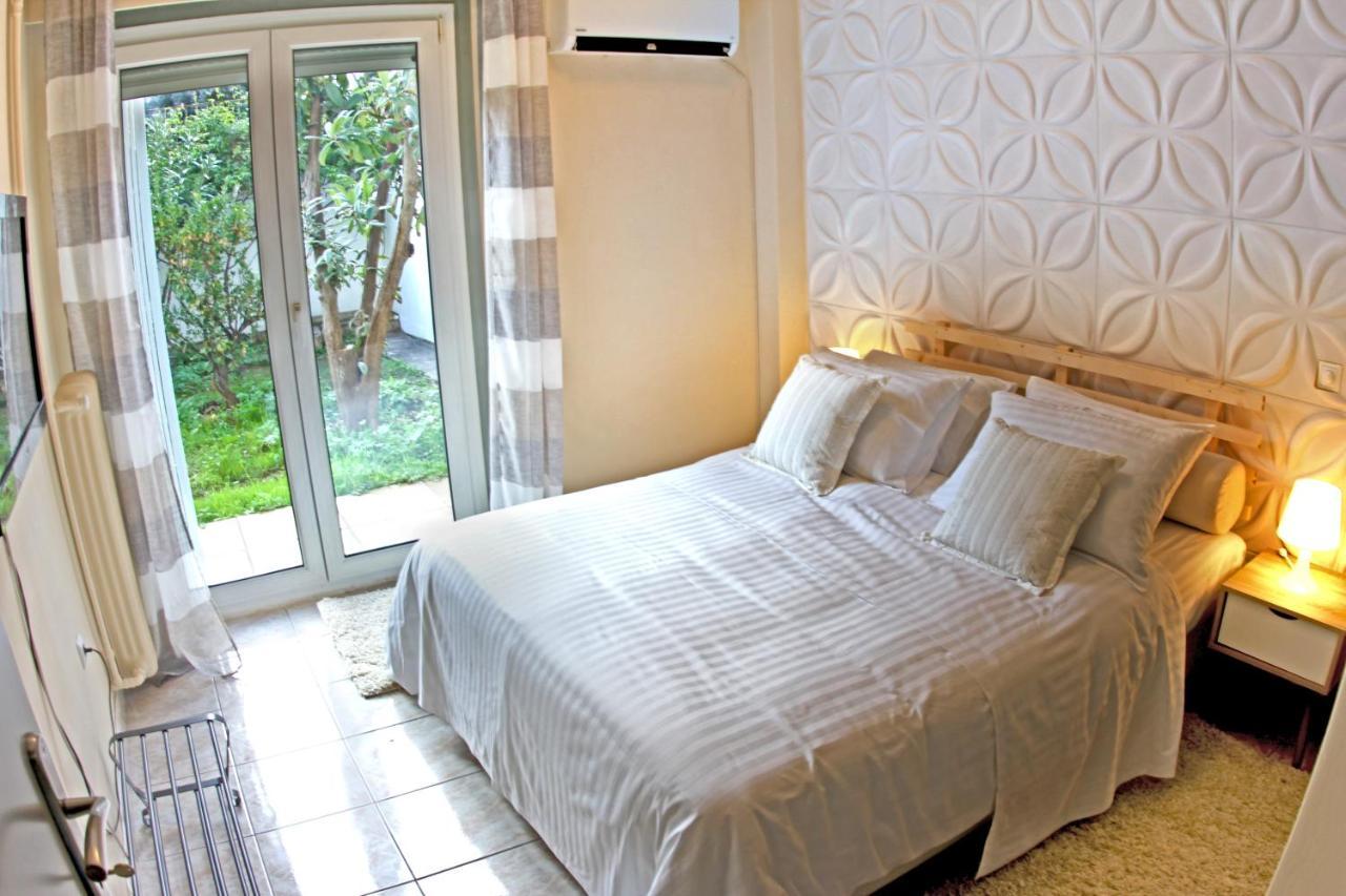 Stylish City Center Garden Apartment Атина Екстериор снимка