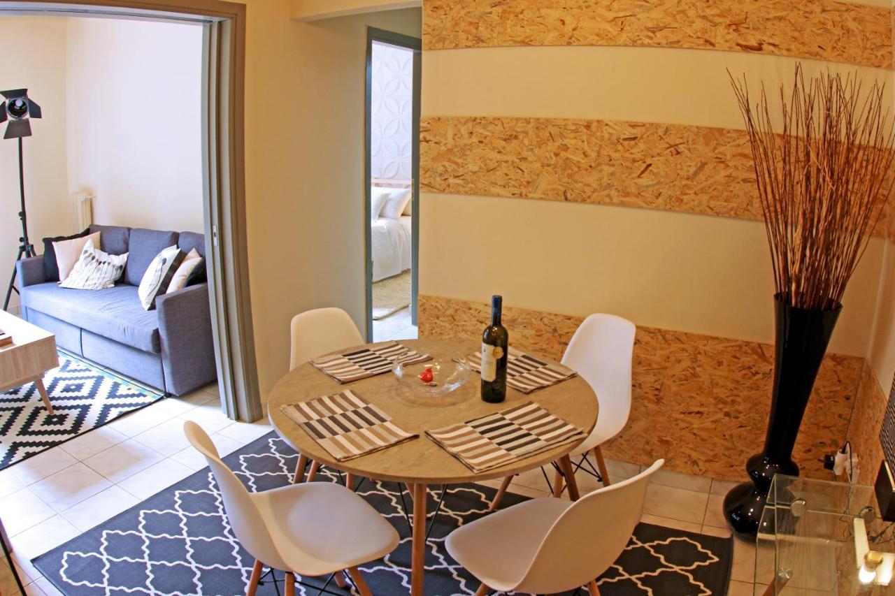 Stylish City Center Garden Apartment Атина Екстериор снимка
