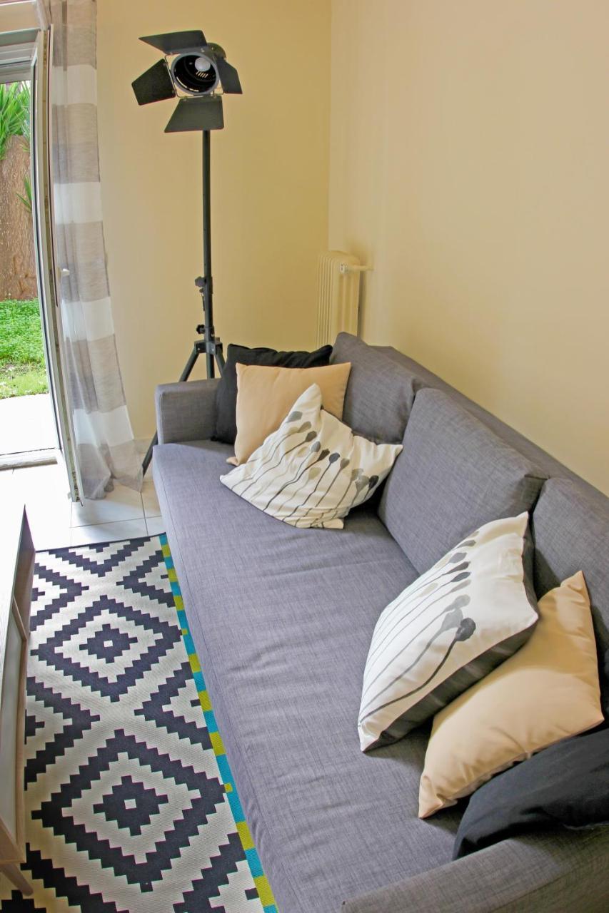 Stylish City Center Garden Apartment Атина Екстериор снимка