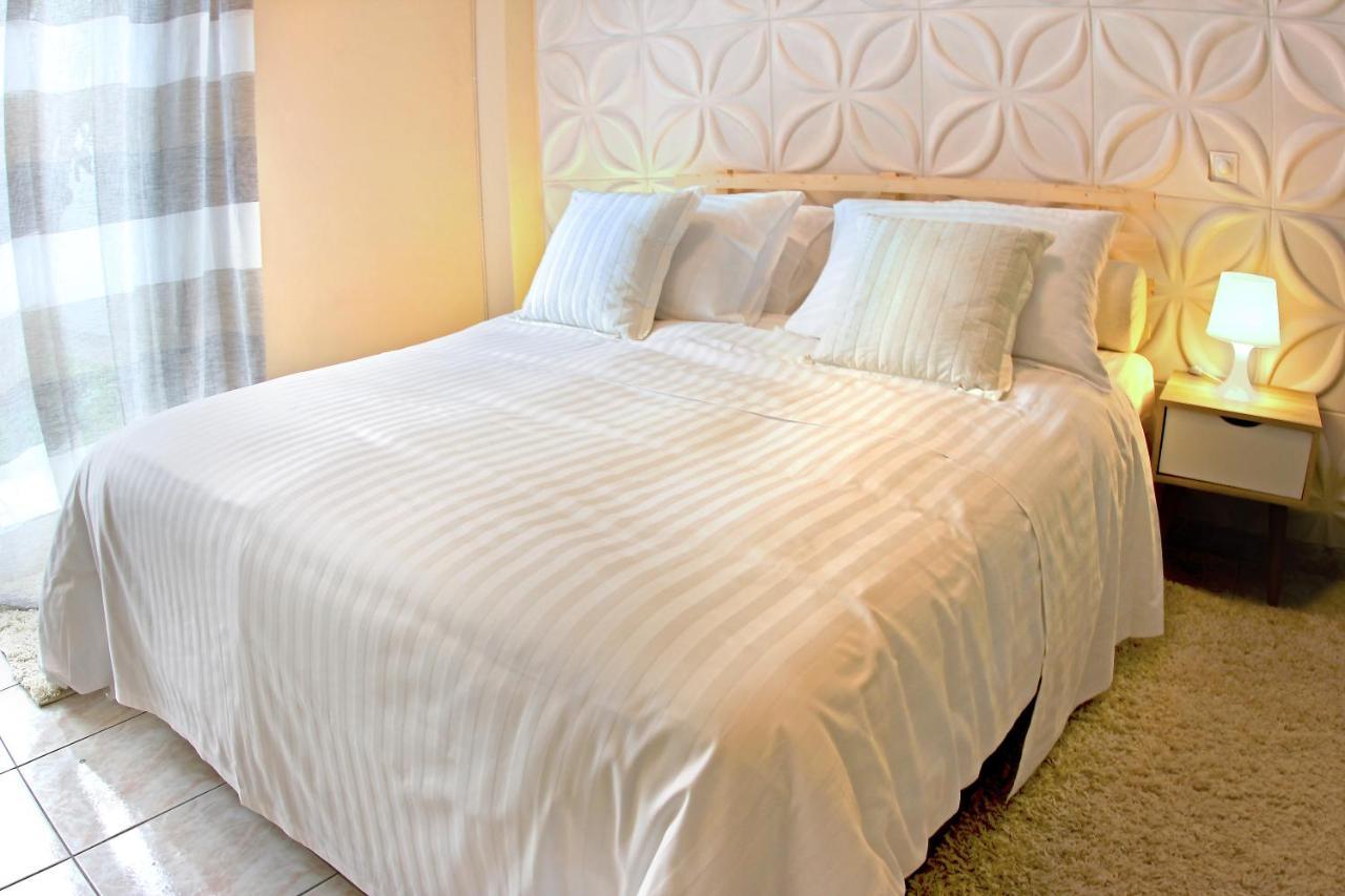 Stylish City Center Garden Apartment Атина Екстериор снимка
